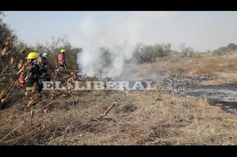 IMAacuteGENES  Incendio de pastizales a la vera de la Ruta Nacional 34