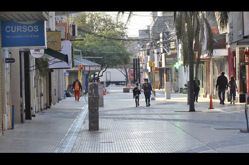 La caída de circulación impactó en la zona céntrica La gente acude en menor cantidad mucho antes de las 18