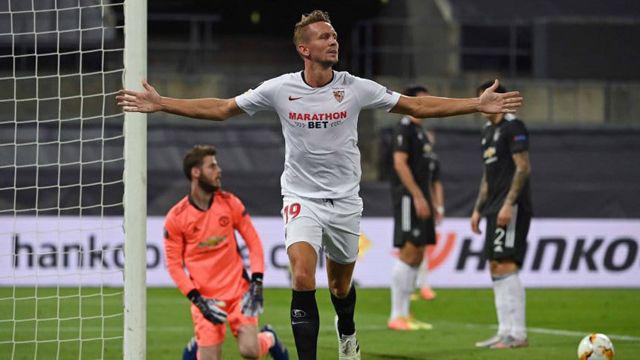 Sevilla le ganoacute a Manchester United y se metioacute en la final de la Europa League