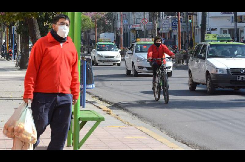 El barbijo debe cuidarse como una prenda de ropa interior recomiendan los expertos