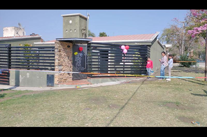 Termentildeos vistieron de fiesta el frente de sus casas para celebrar el Diacutea del Nintildeo