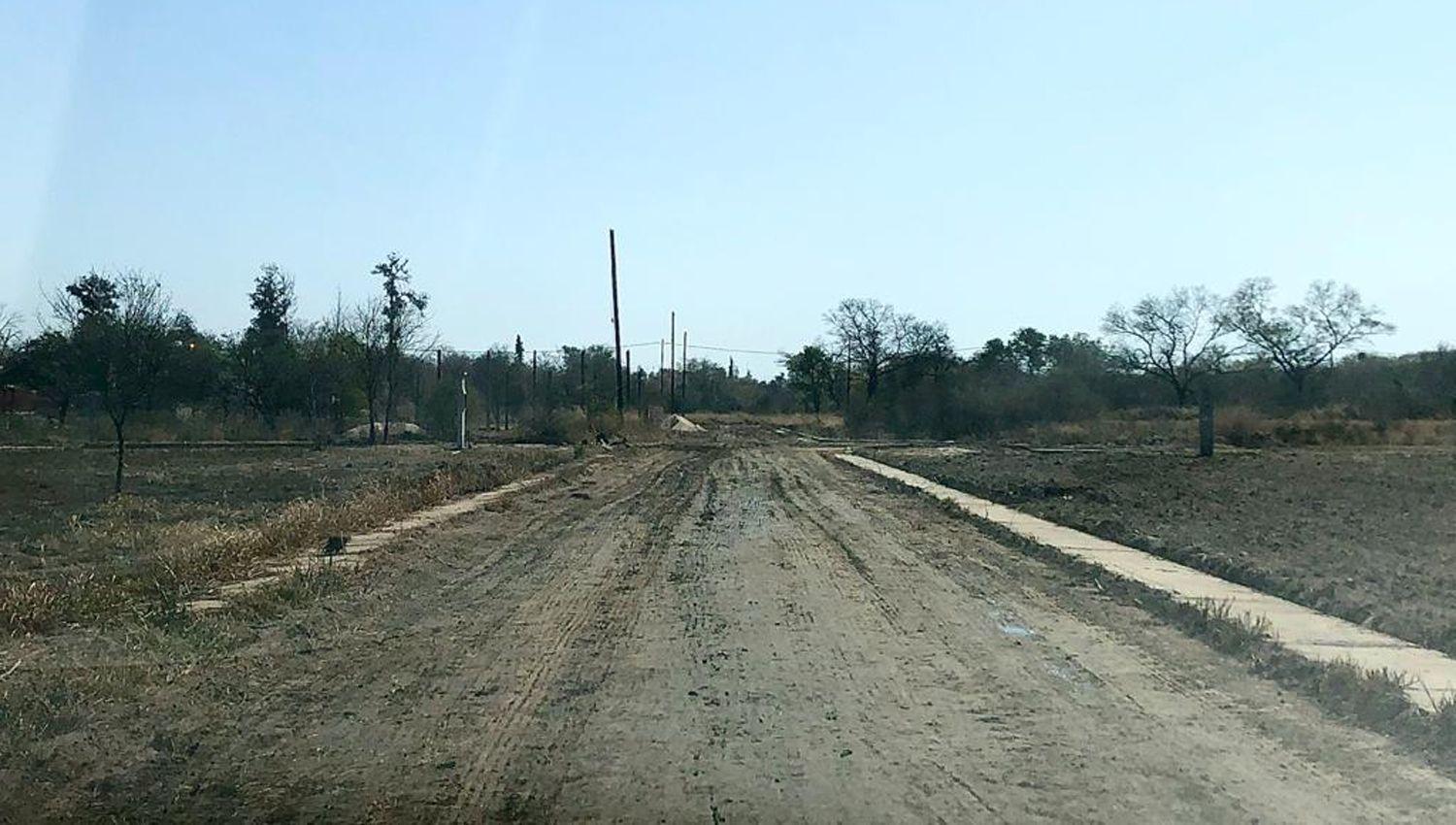 Realizan la apertura de calles para un nuevo barrio que crece en La Daacutersena