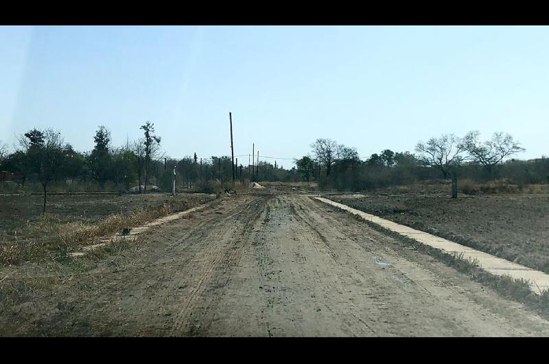 Realizan la apertura de calles para un nuevo barrio que crece en La Daacutersena