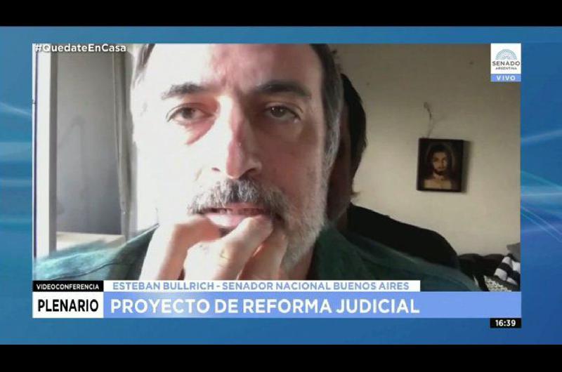 Esteban Bullrich permaneció con el doble fondo durante m�s de una hora y media