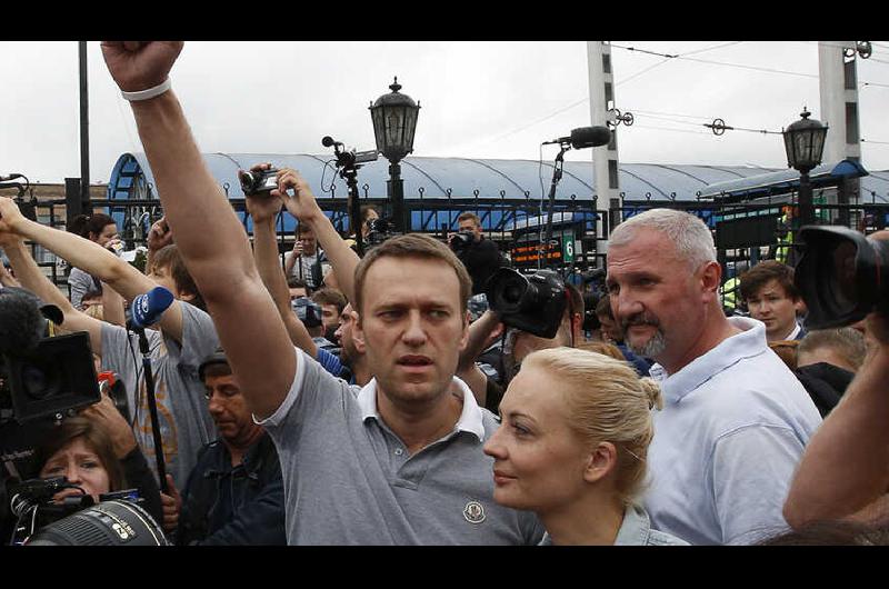 VIDEO  El opositor ruso Alexei Navalny estaacute en coma- aseguran que le pusieron veneno en el teacute