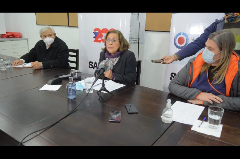 Santiago analiza  tratar con plasma a pacientes