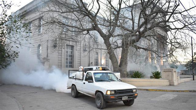 La Municipalidad avanzoacute con su programa de fumigacioacuten en los barrio Centenario y Ejeacutercito Argentino