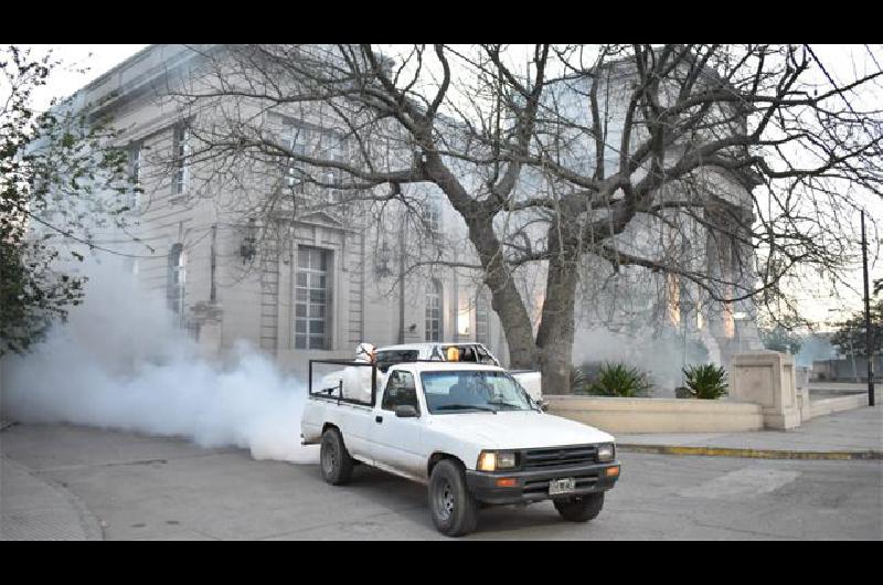 La Municipalidad avanzoacute con su programa de fumigacioacuten en los barrio Centenario y Ejeacutercito Argentino