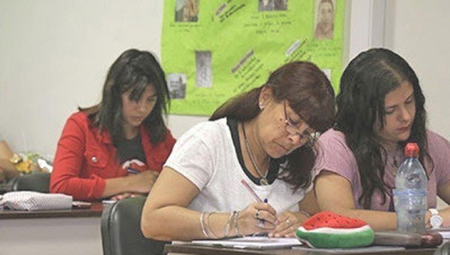 Ser� a través de diversas estrategias y propuestas lúdicas que permitan fortalecer el proceso de continuidad pedagógica 
