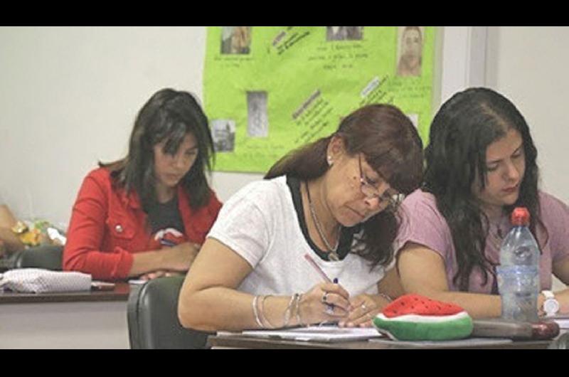 Ser� a través de diversas estrategias y propuestas lúdicas que permitan fortalecer el proceso de continuidad pedagógica 
