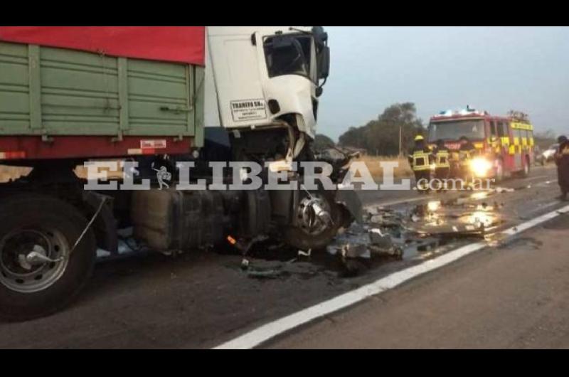 La Aguada- violento choque de dos camiones en la Ruta Nacional 9