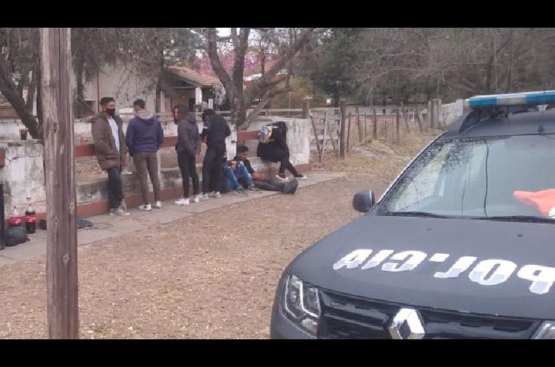 Sorprendieron a un grupo de personas en una fiesta clandestina