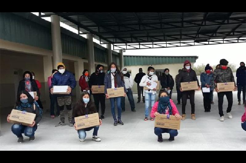 Fueron distribuidas 79 notebooks entre alumnos del interior loretano