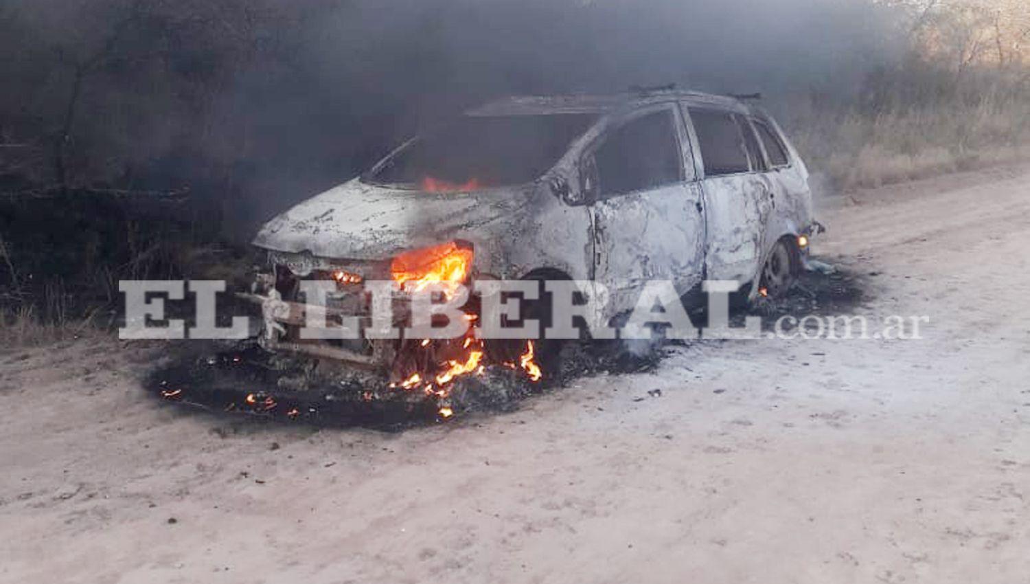 Un matrimonio logroacute escapar del incendio de su auto