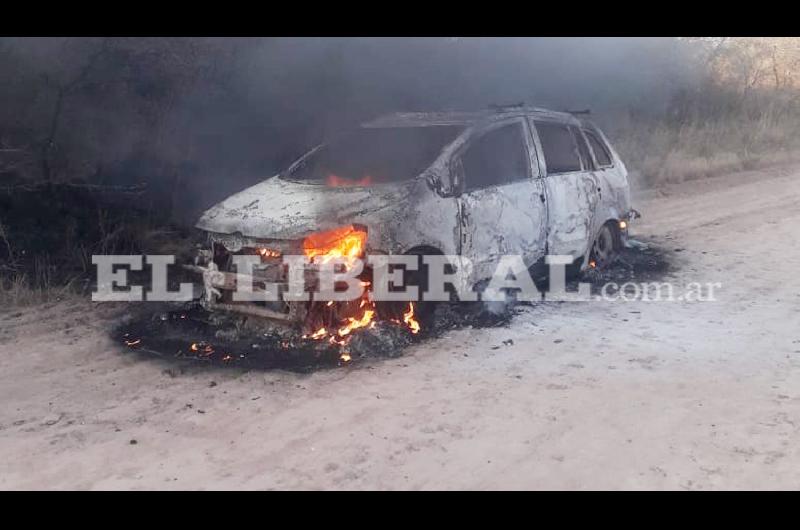 Un matrimonio logroacute escapar del incendio de su auto