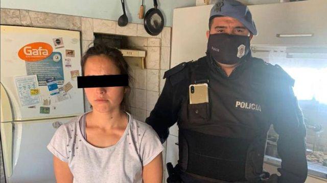 Detuvieron a una mujer por asesinar a sus hijos mientras dormiacutean