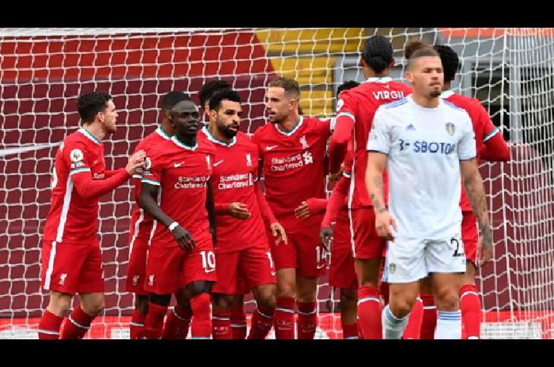 El equipo de Bielsa cayoacute en el final ante Liverpool en su debut en la Premier League