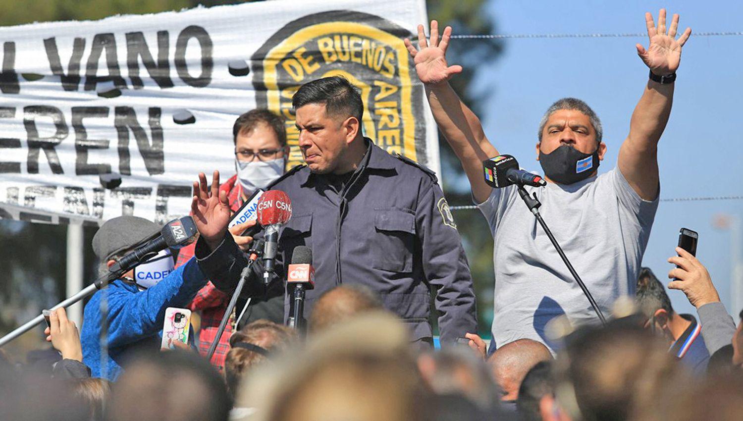 Kicillof anunciariacutea recomposicioacuten salarial para empleados meacutedicos y docentes