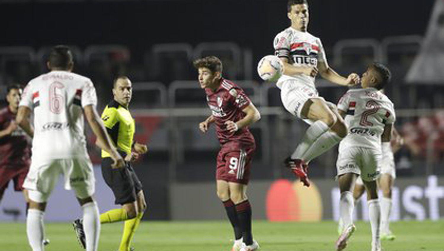 EN VIVO- A River le duroacute poco la alegriacutea