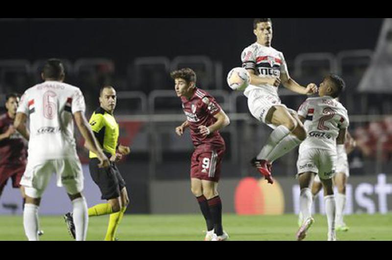 EN VIVO- A River le duroacute poco la alegriacutea