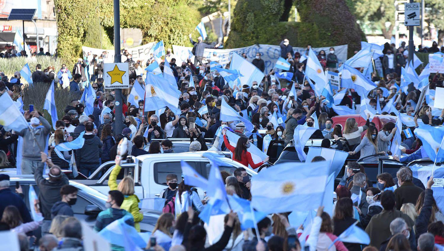 Nueva protesta contra el Gobierno en el paiacutes y en el exterior