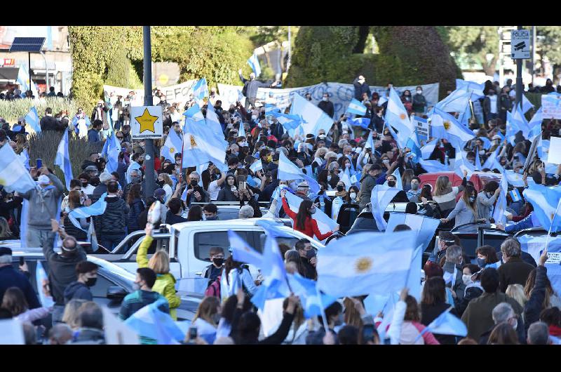 Nueva protesta contra el Gobierno en el paiacutes y en el exterior