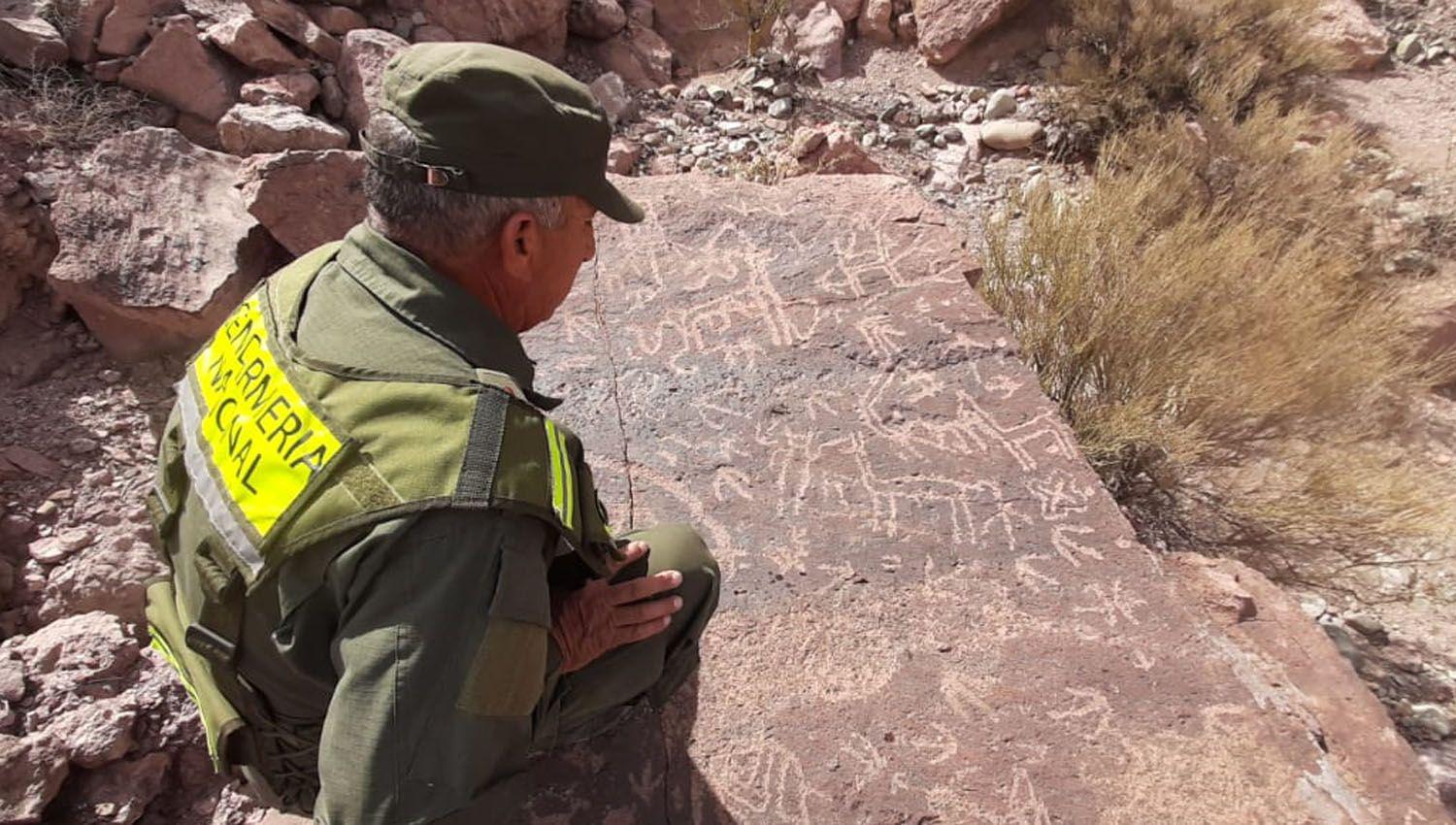 Asombroso hallazgo de piezas de arte ruprestre en la precordillera