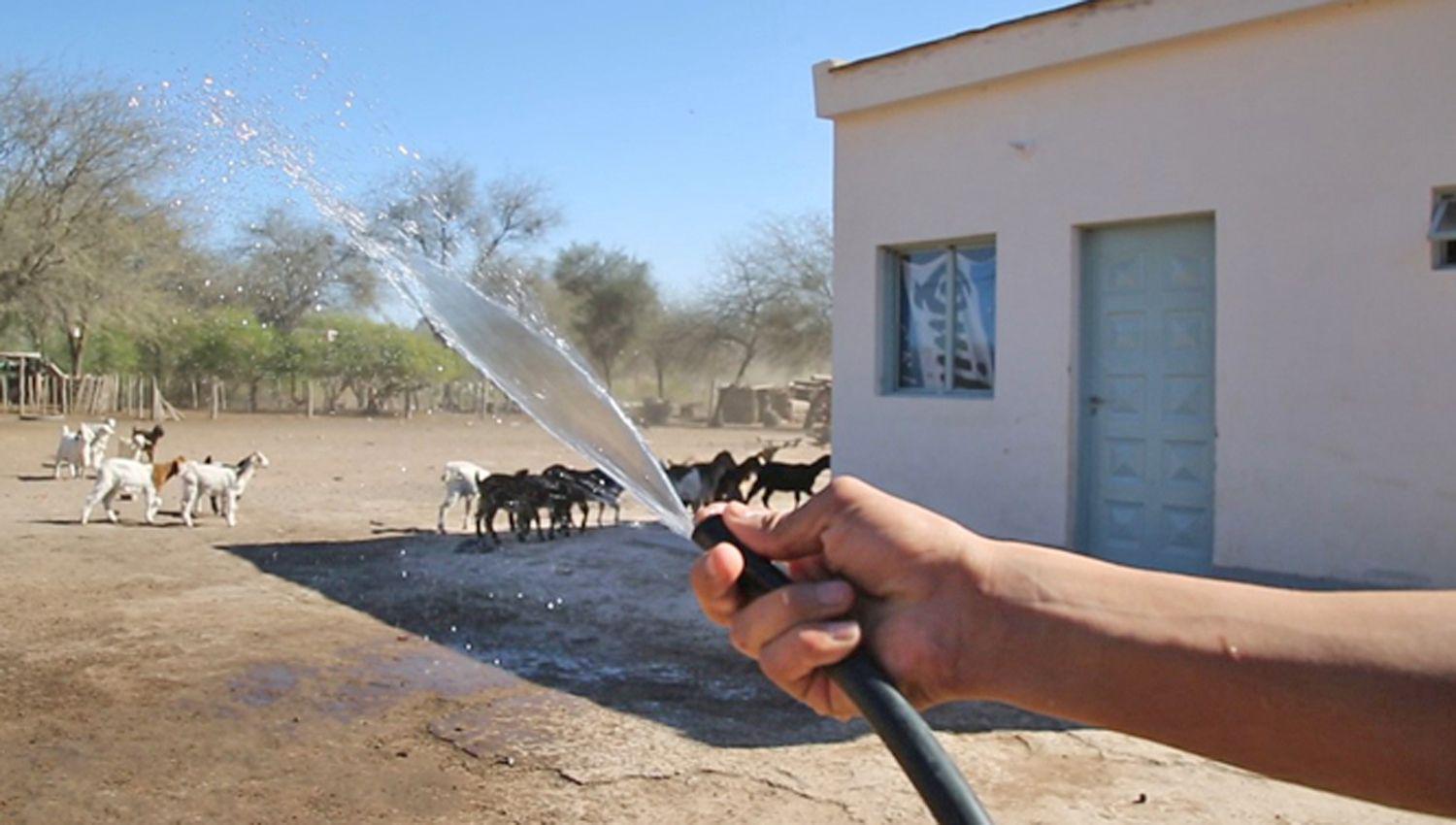 Varios familias del interior santiagueño podr�n disfrutar del
servicio de agua potable