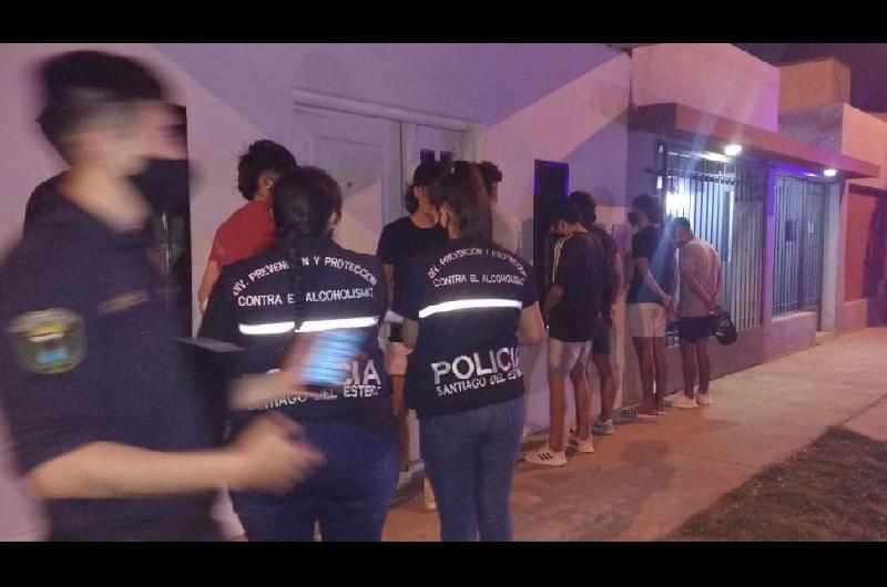 Descubren una fiesta cladestina con 14 personas- 10 de ellas eran menores de edad