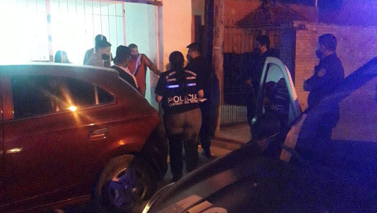 La policiacutea continuacutea desactivando festejos y reuniones sociales prohibidas