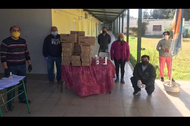 Entregaron netbook a los alumnos del 3deg antildeo en Cantildeada Escobar