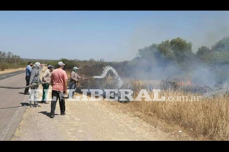 Personal de la comuna de Villa La Punta sofocoacute un incendio forestal