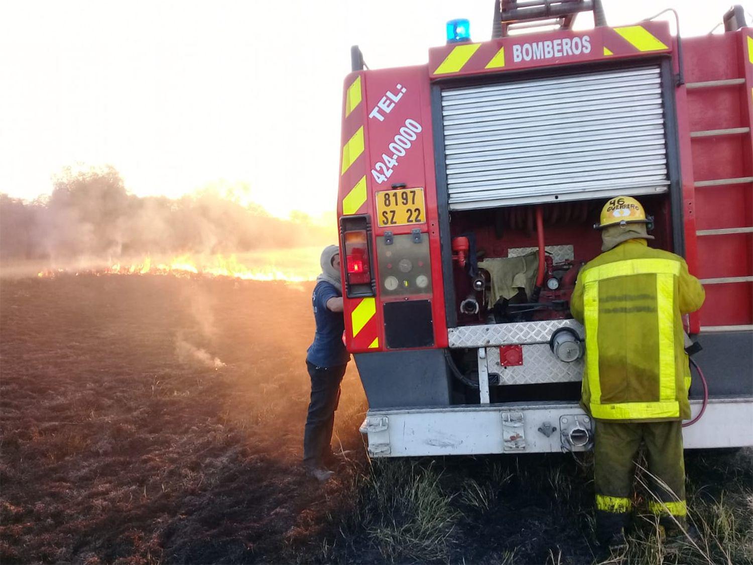 Registran graves incendios forestales en Villa Robles y Santa Mariacutea