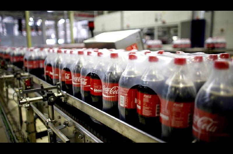 Coca Cola deja la Argentina como sede de operaciones regionales y se muda a Brasil