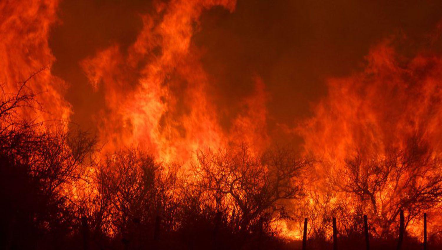 En Córdoba la situación aún es crítica con dos focos de incendios en el noroeste y en el sur provincial