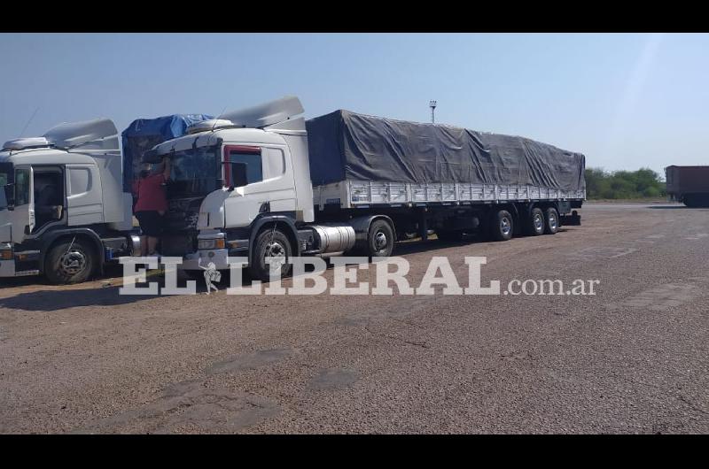 Violento choque de camiones en Colonia Dora