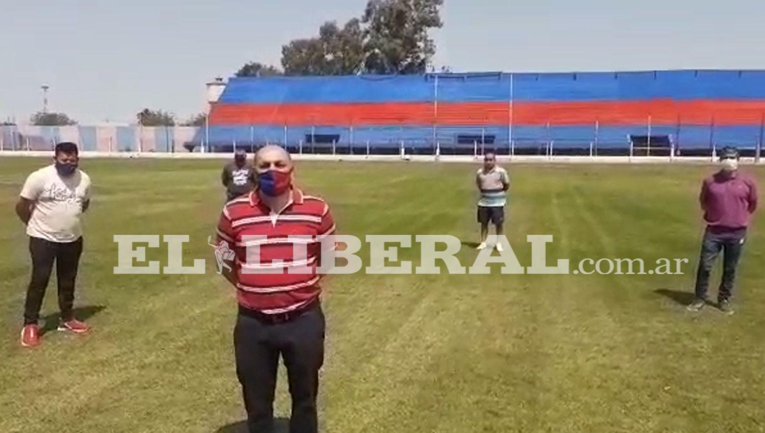 VIDEO  El presidente de Guumlemes pidioacute disculpas por las bombas lanzadas por algunos hinchas