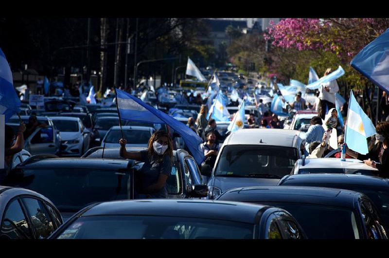 Multitudinario banderazo contra el Gobierno en distintos puntos del paiacutes