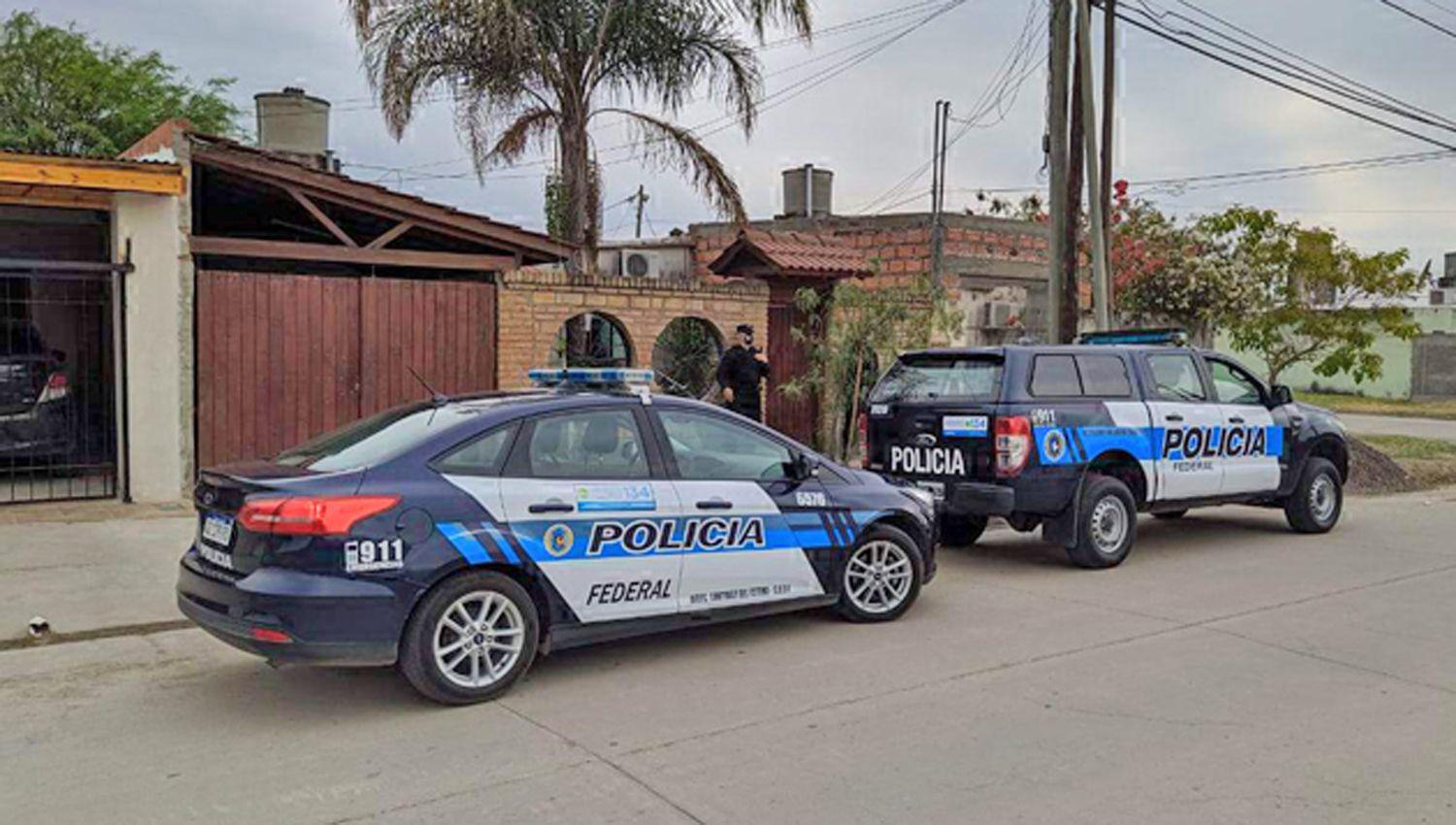 La Policía irrumpió en los tres inmuebles y secuestró diversos elementos de cada uno que ser�n peritados