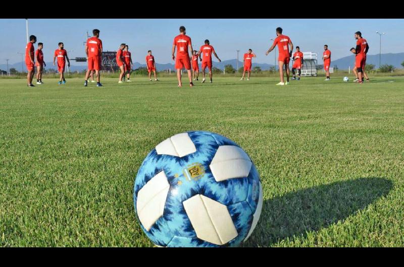 La pelota espera ansiosa volver a rodar desde el 30 de octubre pero antes debern resolverse importantes cuestiones de logística