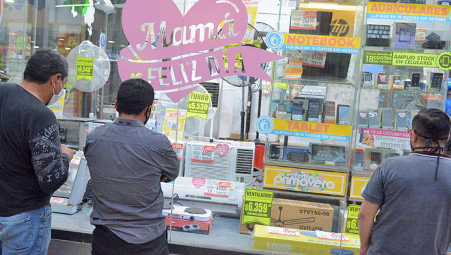 Desde el jueves la gente ya salió a comprar para el Día de la
Madre