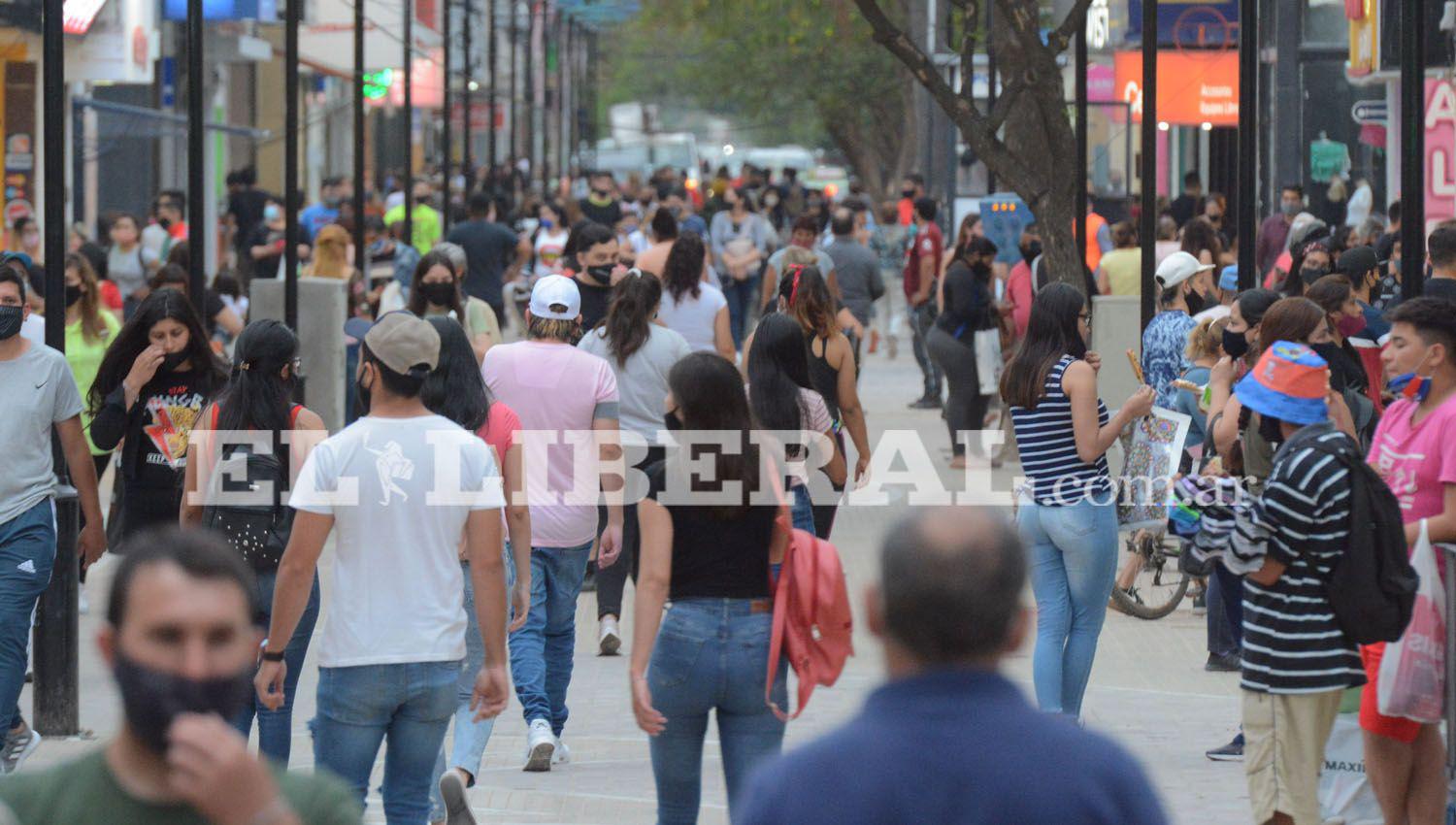 IMaacuteGENES  Por el Diacutea de la Madre el comercio atiende este saacutebado hasta las 22 para evitar las aglomeraciones