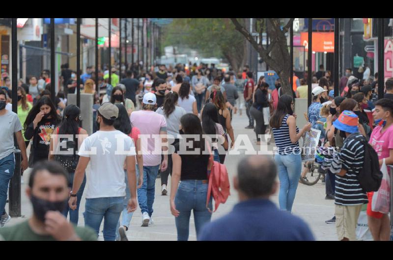 IMaacuteGENES  Por el Diacutea de la Madre el comercio atiende este saacutebado hasta las 22 para evitar las aglomeraciones