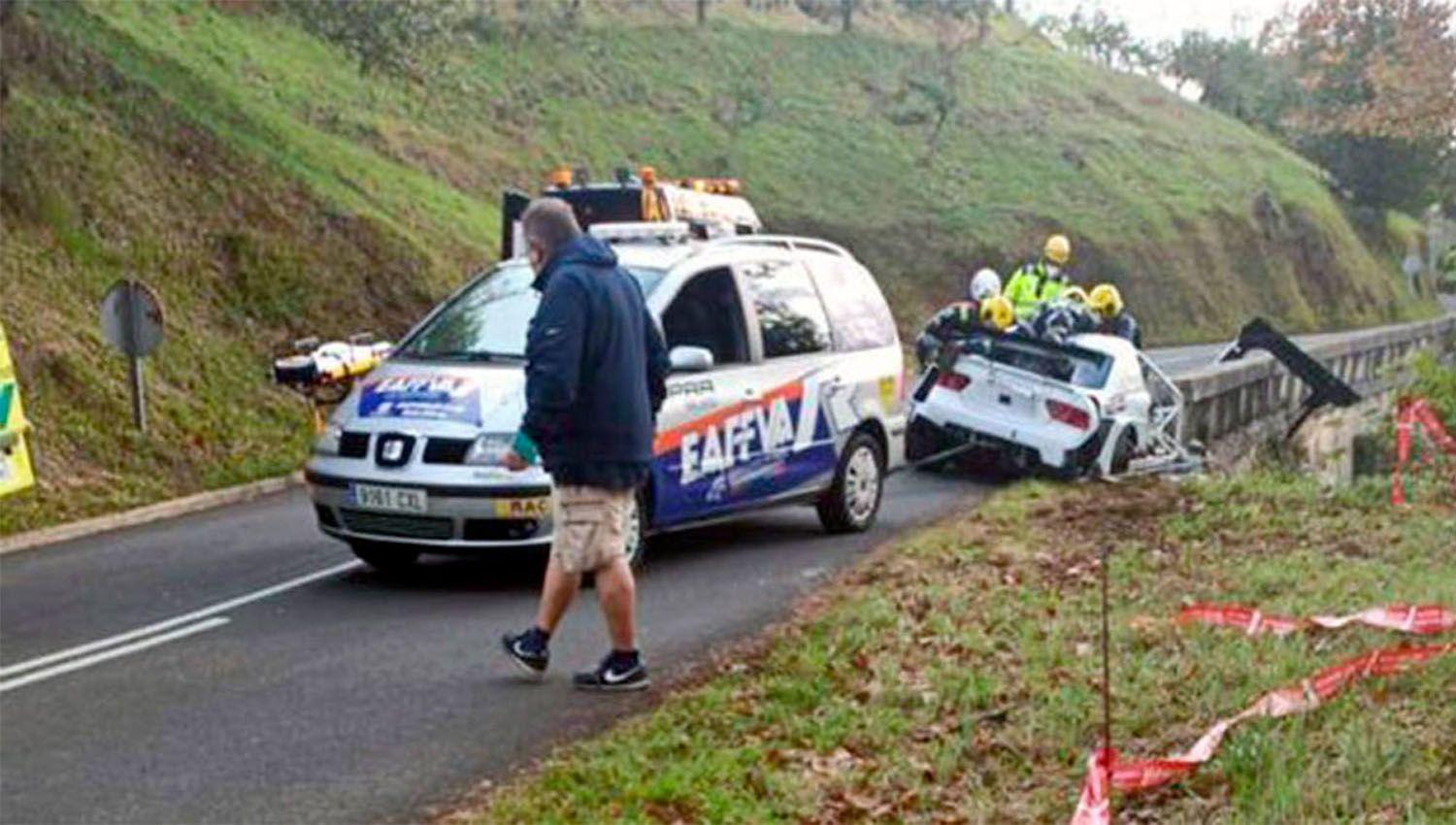 Piloto de rally murioacute al estrellarse contra un muro