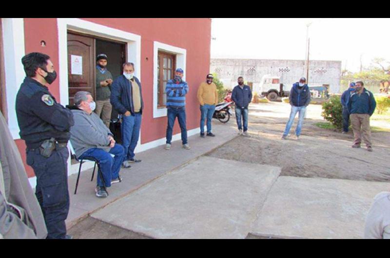 Sólo podr�n abrir sus puertas al público los comercios considerados esenciales de 8 a 13