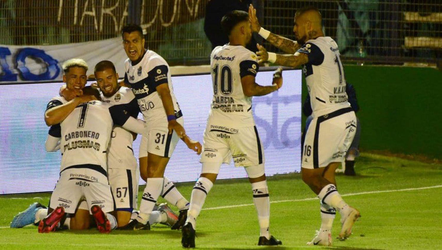 En el diacutea del cumpleantildeos de Diego Gimnasia le regaloacute una goleada sobre Patronato