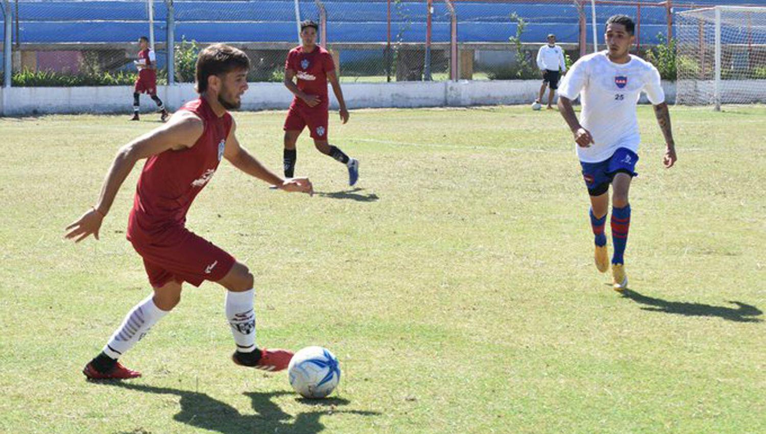 En un entretenido amistoso Guumlemes goleoacute a la reserva de Central Coacuterdoba