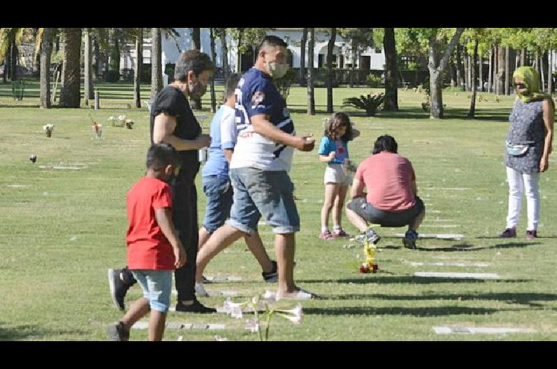 EN VIVO  Se celebra una misa por los fieles difuntos en el Parque de la Paz