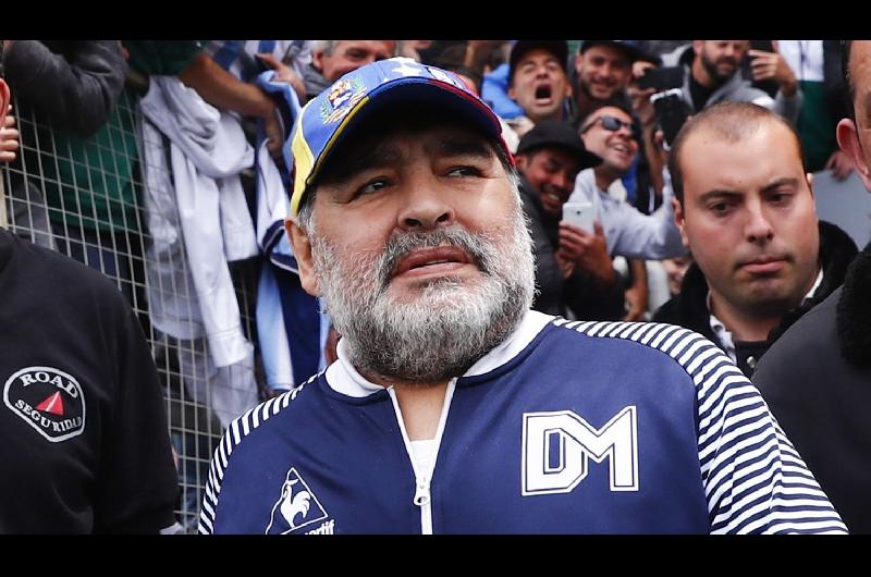 Diego Maradona tiene un hematoma subdural en la cabeza y seraacute operado