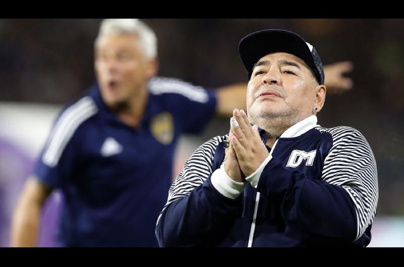 Diego Maradona estaacute siendo operado del hematoma subdural en la Cliacutenica Olivos